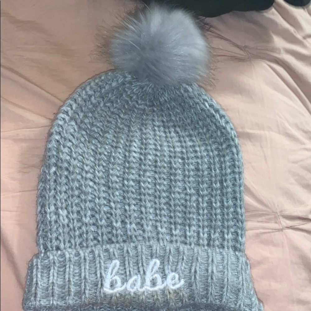 Babe Pom Pom hat